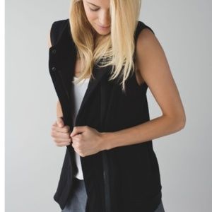 Lululemon Versa Vest Size 10 Black NWT - warm!